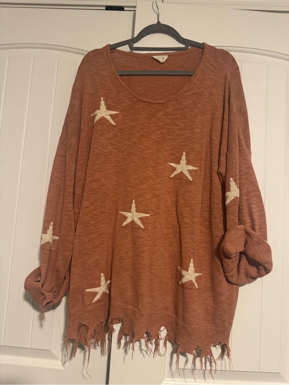 Women’s Distressed Star Print Scoop Neck Sweater - Rust/Cream